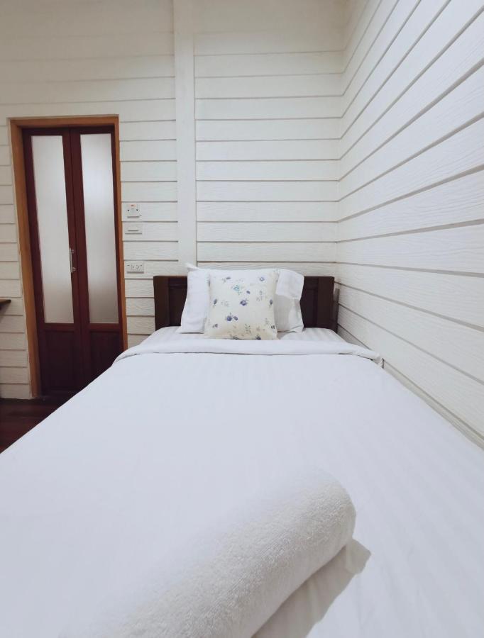 Tavee Guesthouse Bangkok Exterior foto