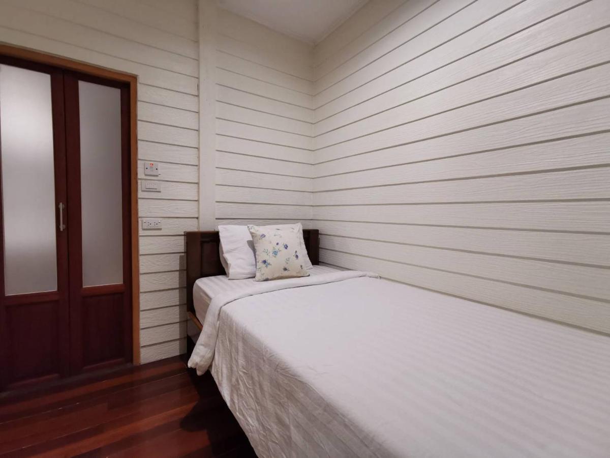 Tavee Guesthouse Bangkok Exterior foto